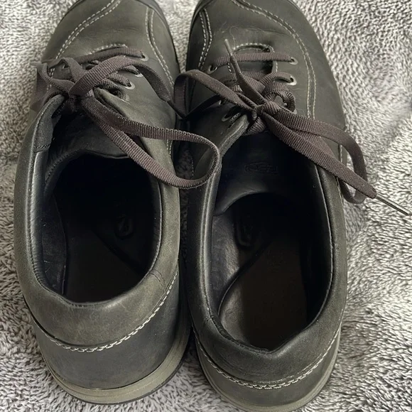 Keen Presidio shoes. Size 9 - Picture 3 of 5